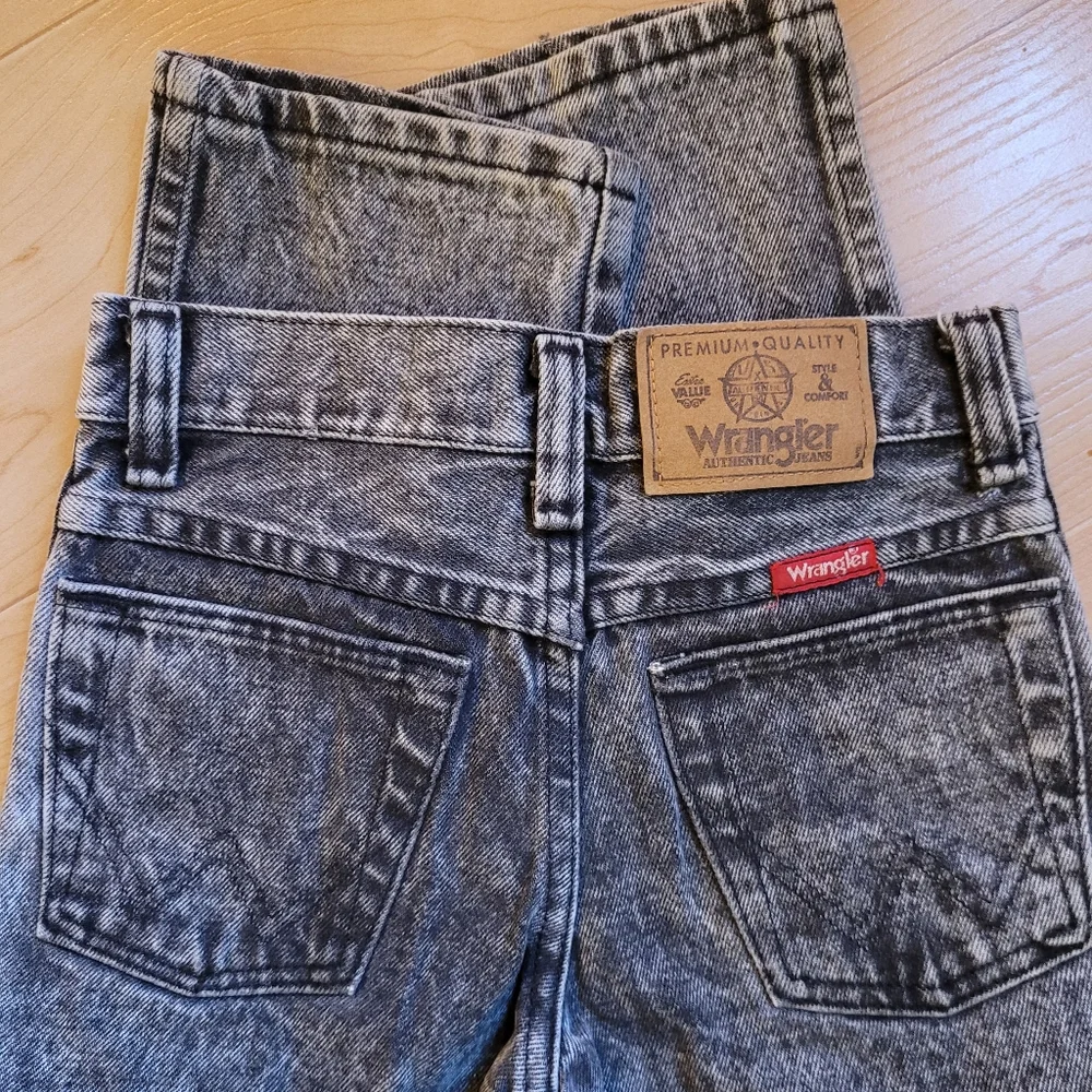 Vintage 1990's Wrangler black light wash denim straight leg jeans
